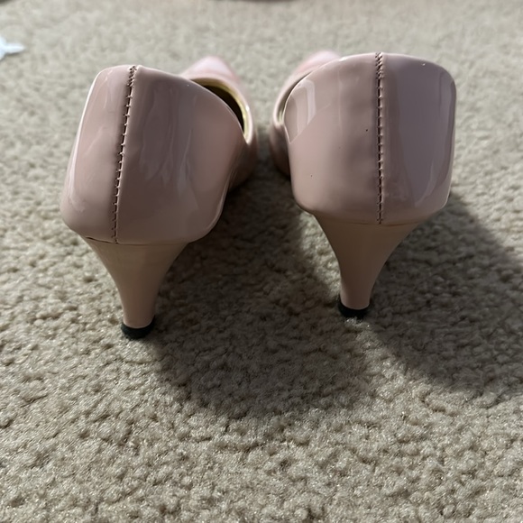 Women’s handmade closed toe heel pump - Picture 2 of 5